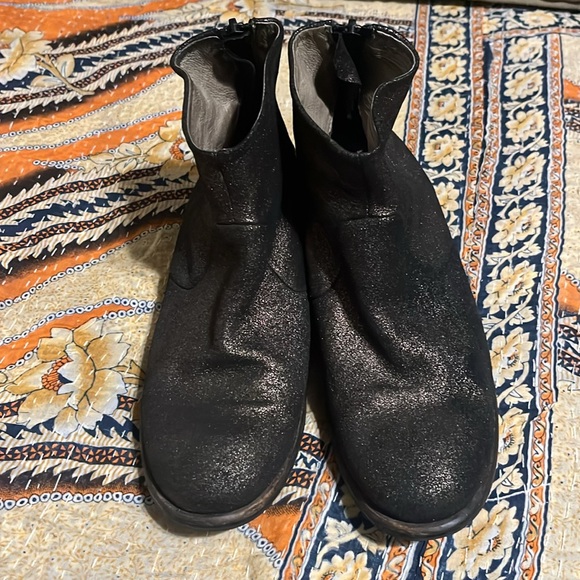 Vialis Metallic (soft) Leather Back Zip Ankle Boots. Handmade in Spain - Picture 6 of 6